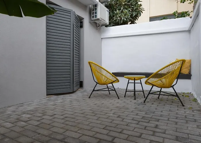 Kalamata Center Ground Floor 2Br Apt With Small Yard & 1Gbps Fiber