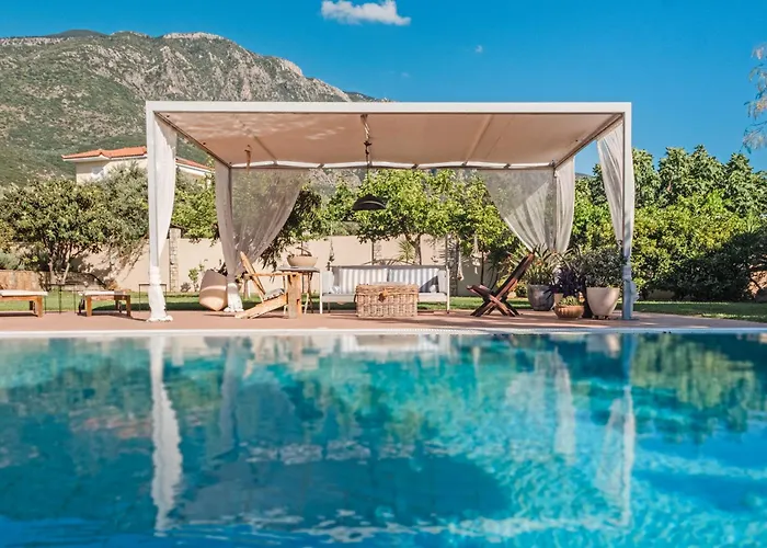 Anamnesis. Feel The Mediterranean. Kalamata mit Pool