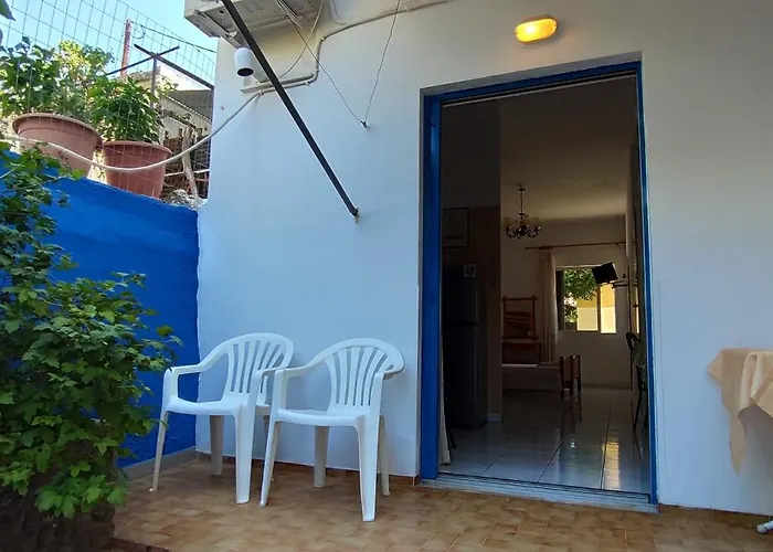Πανσιόν Τζίνα Ξενοδοχείο Μέθανα