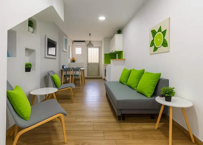 Haustierfreundliches Citysea Fusion, Elegant Gem Minutes From The Beach Kalamata