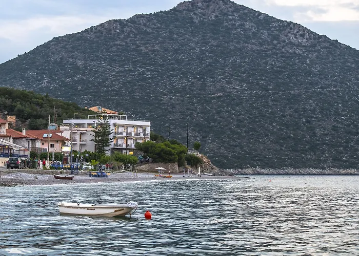 Paraskevas Beach Hotel Τυρός
