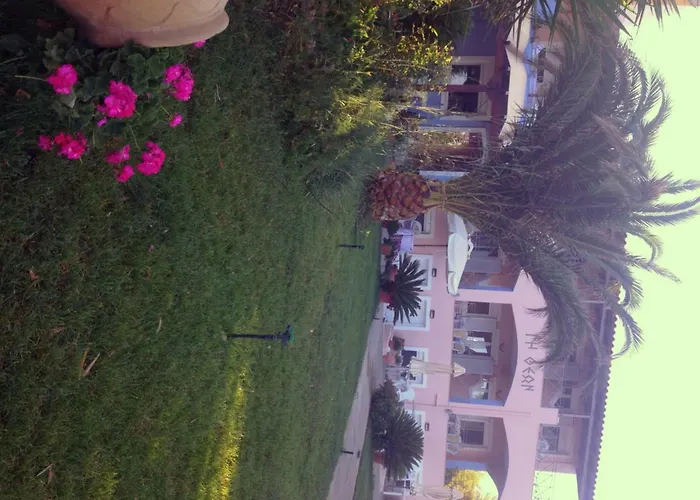 Γή Θεών Aparthotel Γύθειο