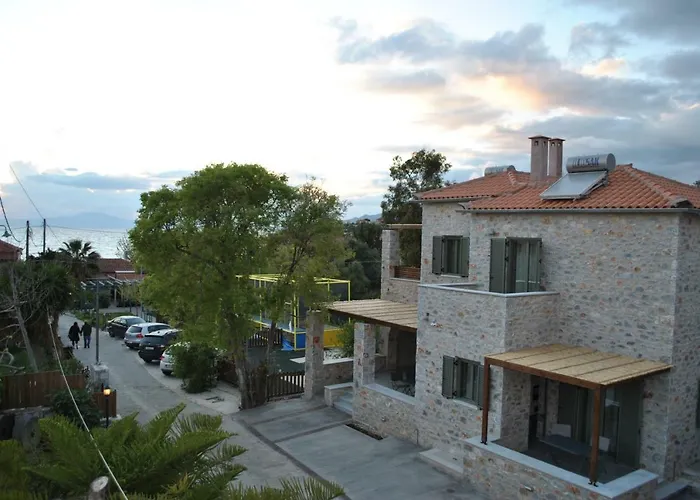 Petras Gi - Stone Houses Στούπα
