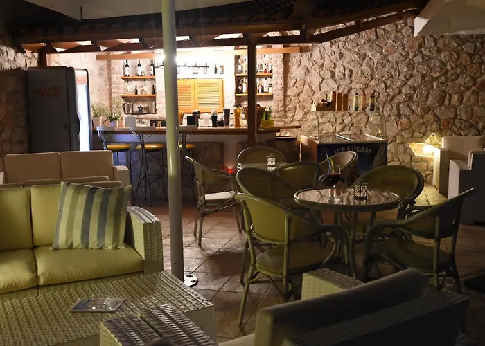 Viaros Hotel Apartments Tolón